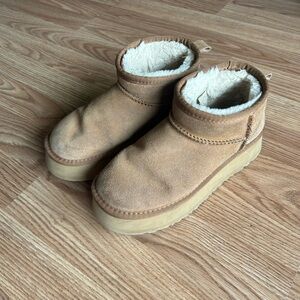 UGG Classic Ultra mini